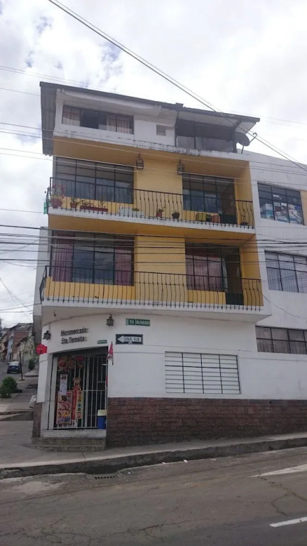 The Quito Guest House with Yellow Balconies for Travellers