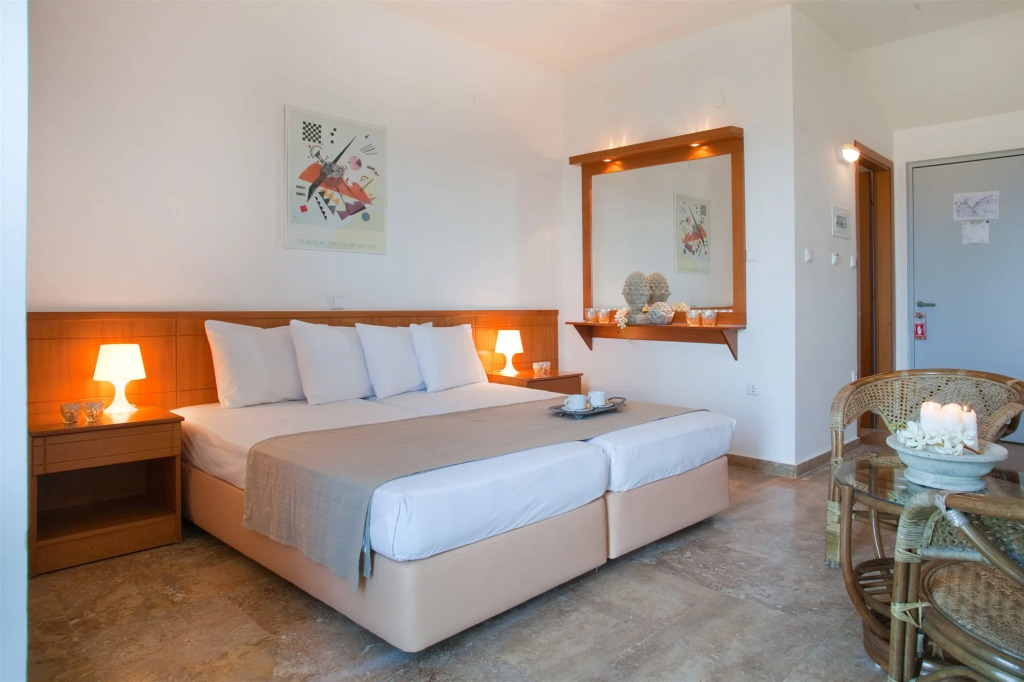 Arya Hotel