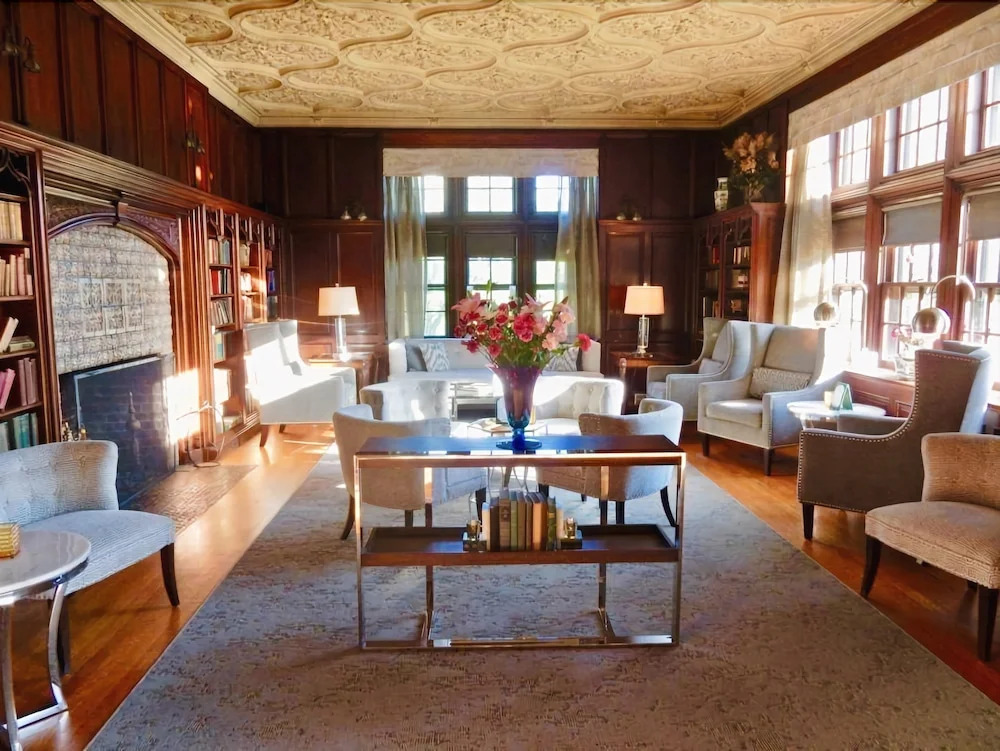 The Pointe at Castle Hill Resort & Spa