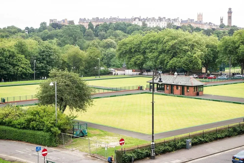 Light 2-bed West End Apt Overlooking Kelvingrove Museum