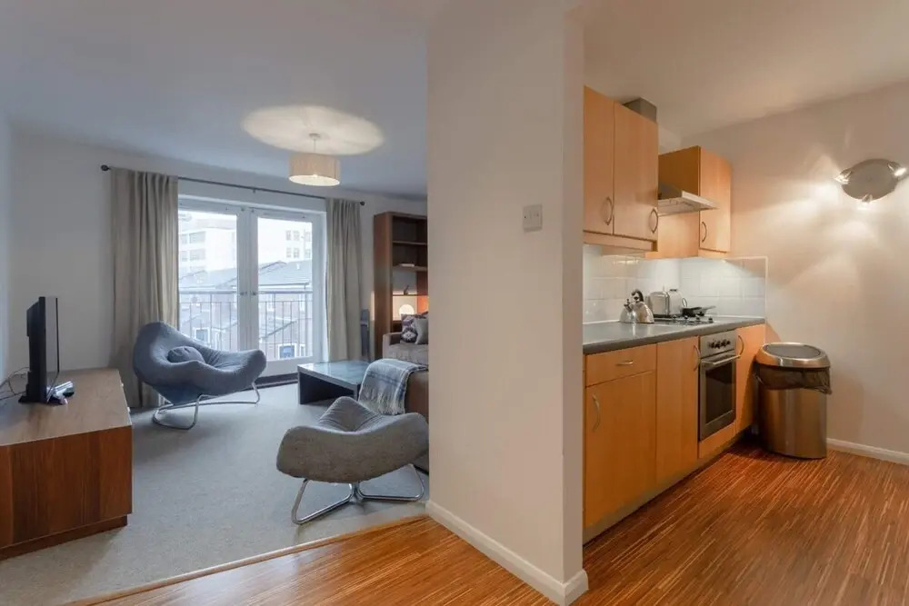 2 Bedroom Apartment In Aldgate East