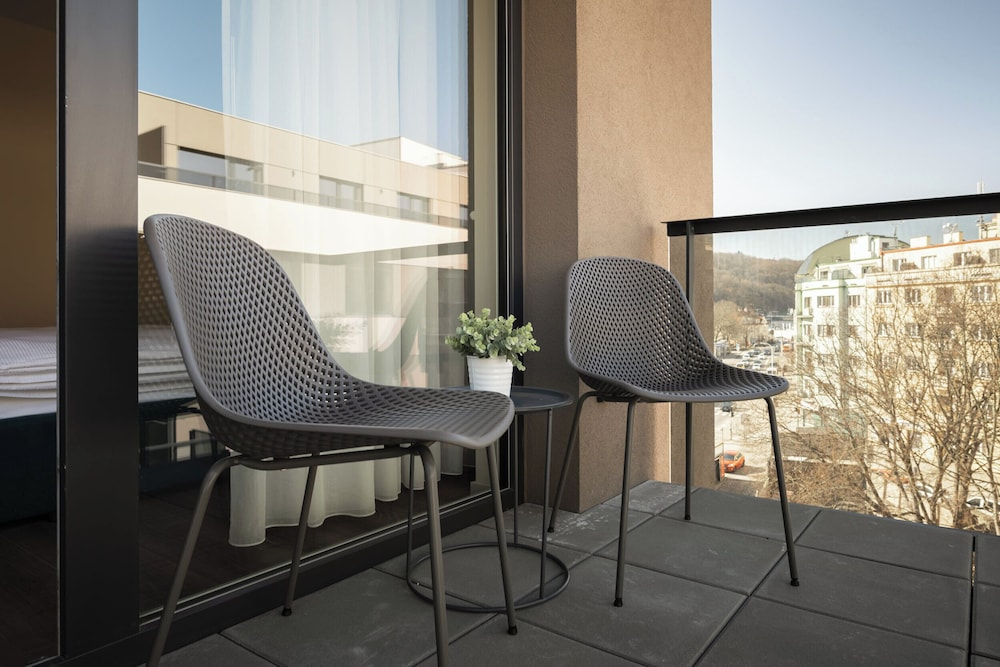 Avenue Apartments