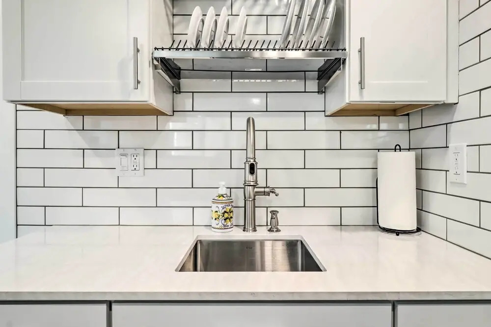 Ski & Hike: Cozy Dtwn Reno Studio w/ Fireplace