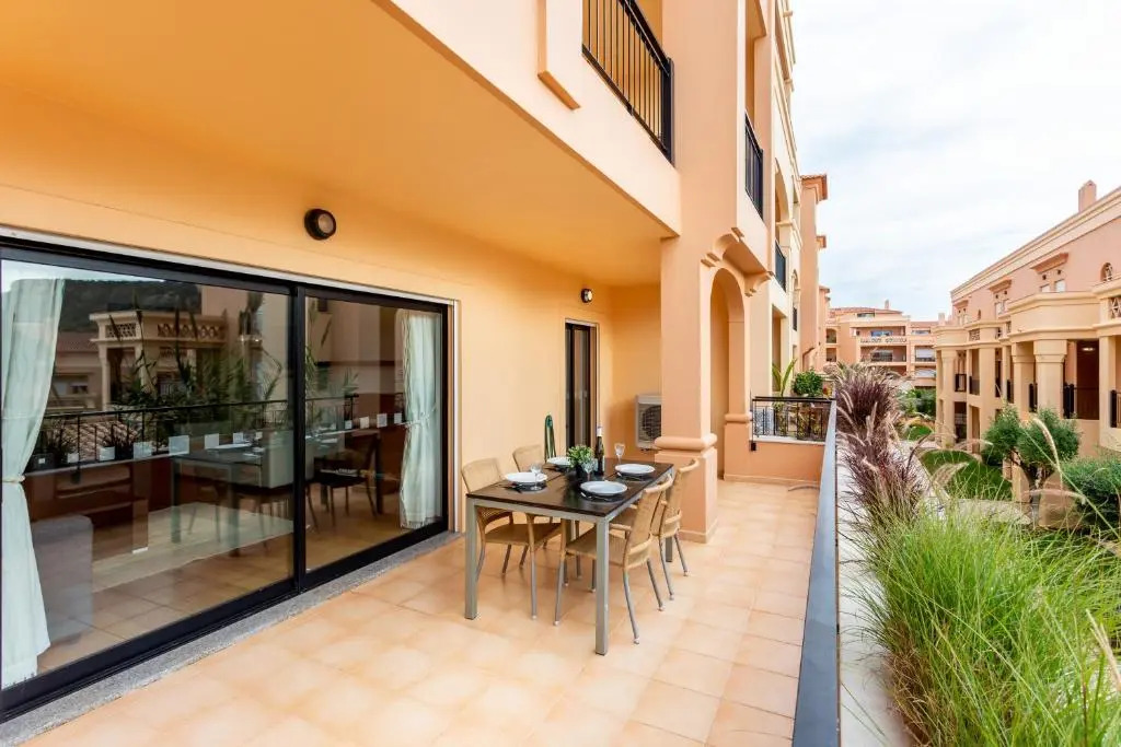 Spacious 2 bedroom apartment Baía da Luz