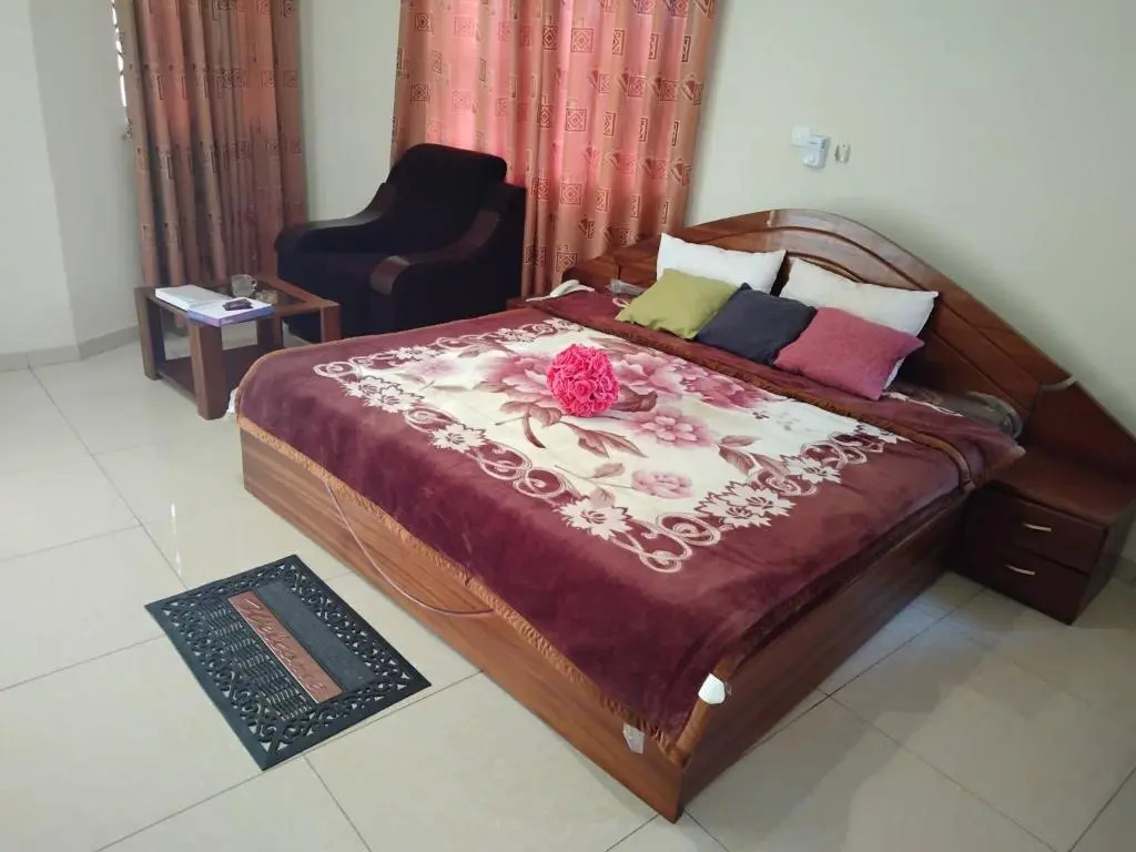 Renajoe Exclusive Guesthouse Tema Community 9