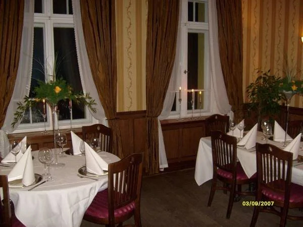 Pensjonat - Restauracja Żółty Domek
