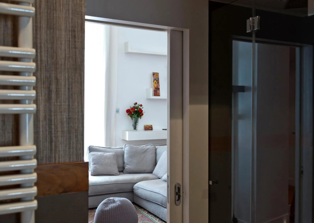 Elegant Apartment at Chiaia by Wonderful Italy