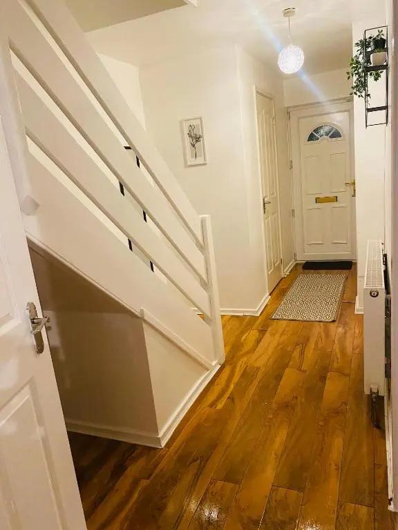Cheerful home near City Centre,Station& RaceCourse