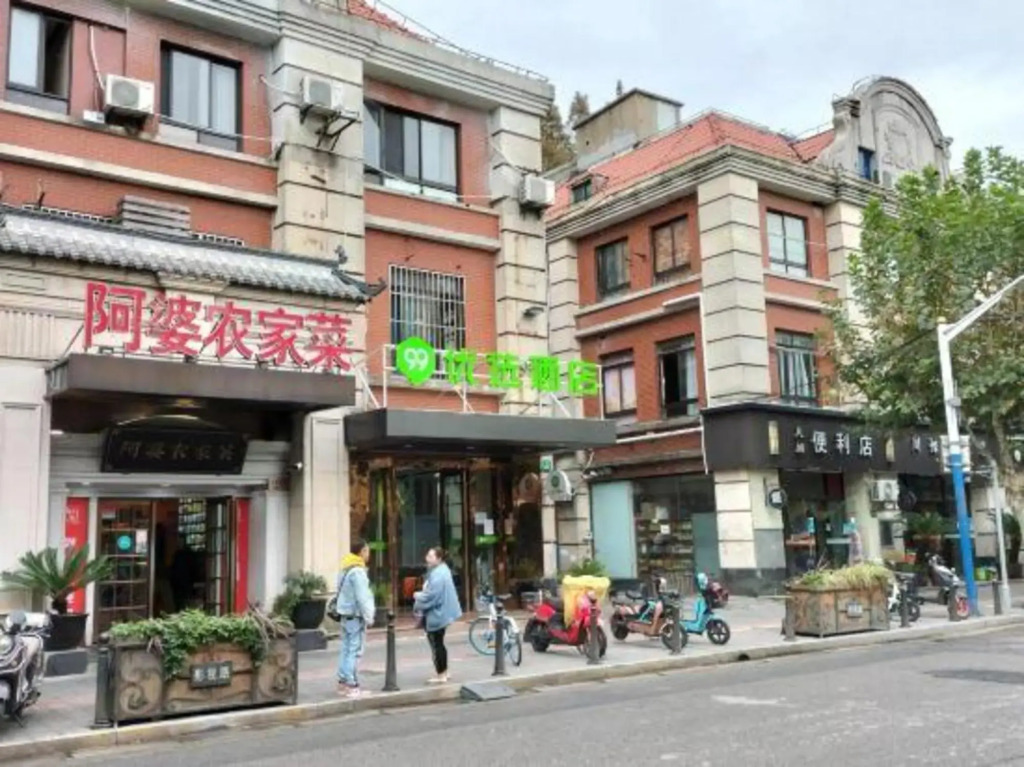 99 Preferred Hotel (Shanghai Film Park Chedun Station Branch)