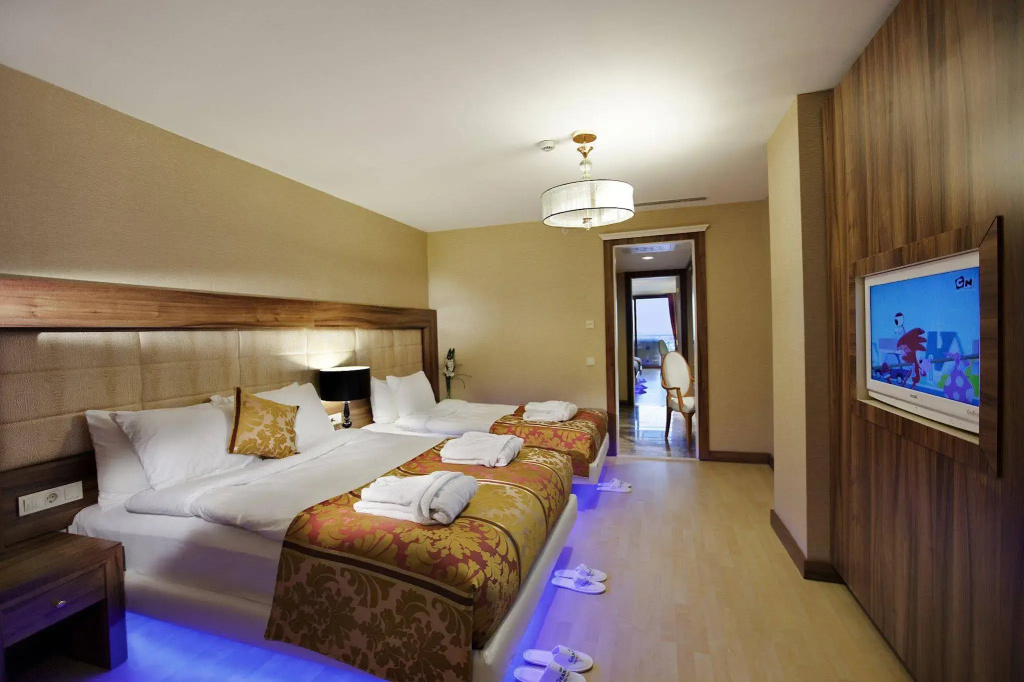 Granada Luxury Okurcalar