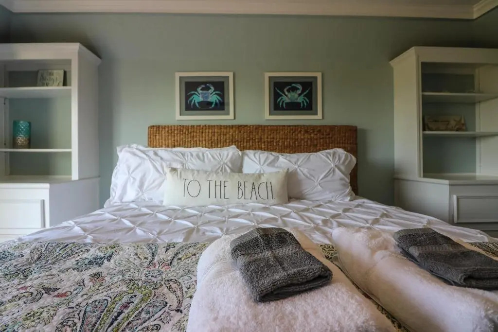 Come Stay - and Sail Away - at this Lovely Canal Home