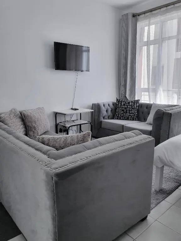 Delightful Studio,Racecourse Gardens Apt with pool