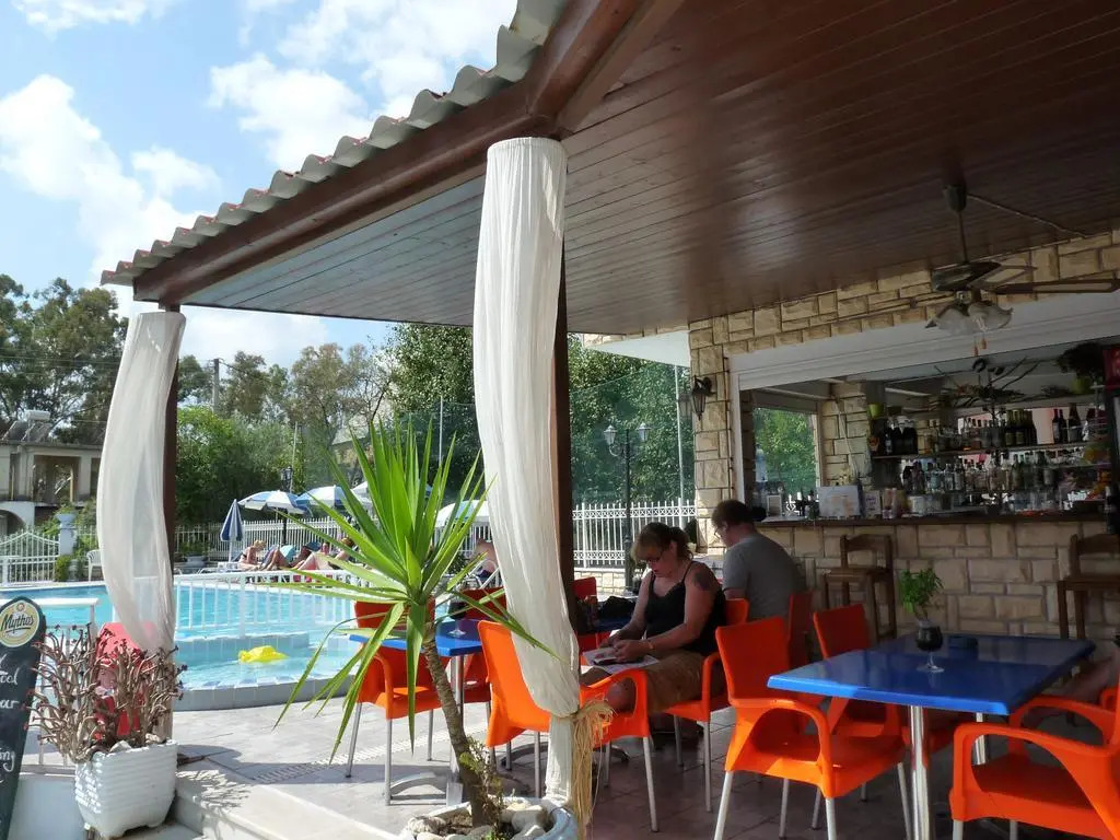 Tsolakis Studios & Apartments