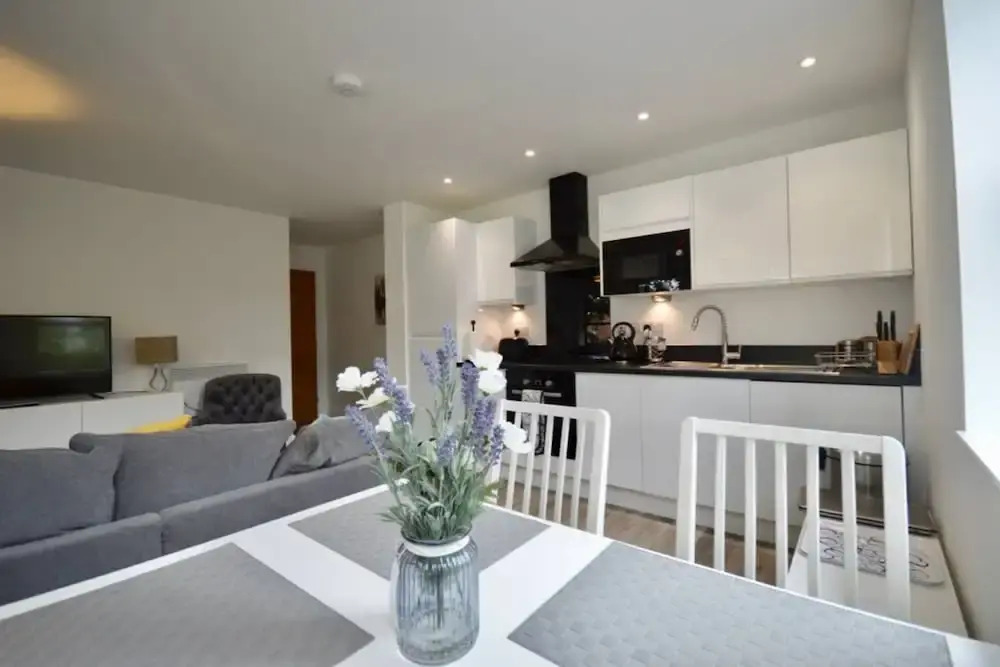 Stylish 2 Bedroom Apartment in Downtown Bristol