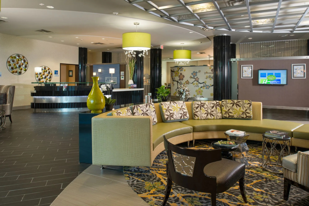 Holiday Inn Express and Suites Kansas City Airport by IHG
