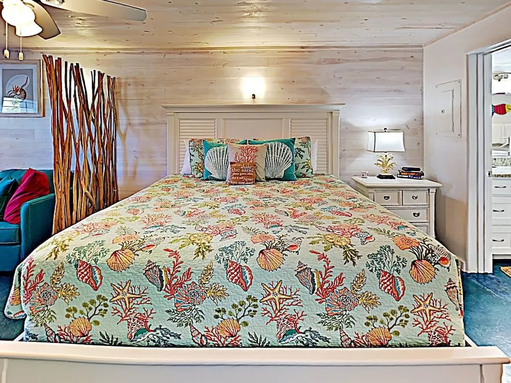 115 Sea Breeze - Salty Sea Suite 1 Bedroom 1 Bathroom Condo