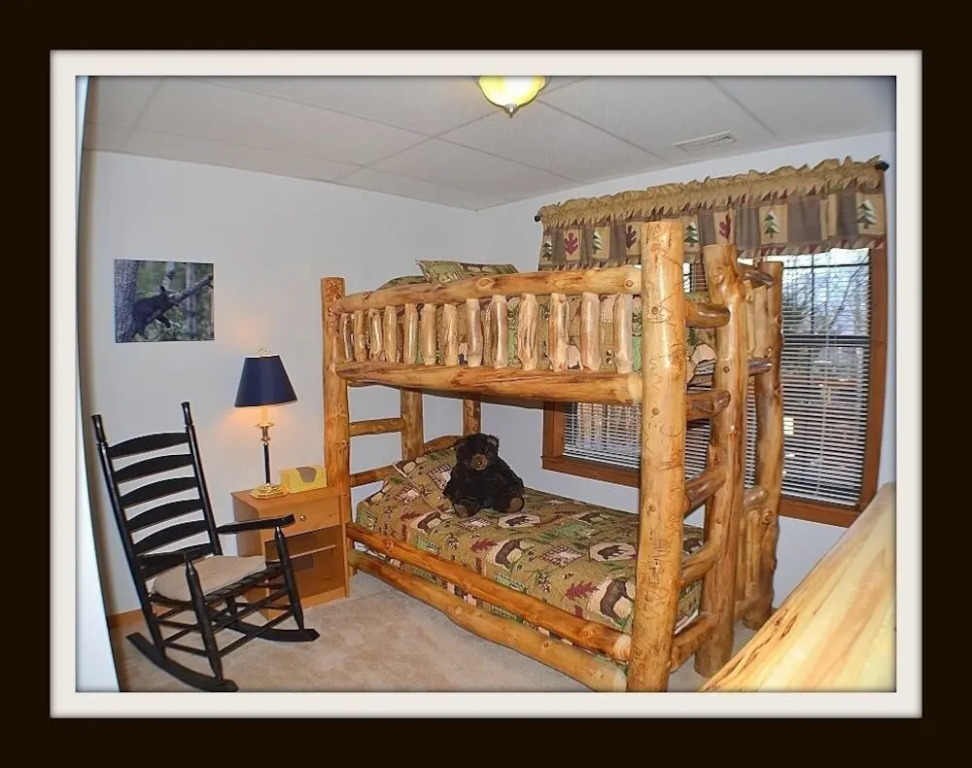 Rast Court Cabin 1016 - 4 Br cabin by RedAwning