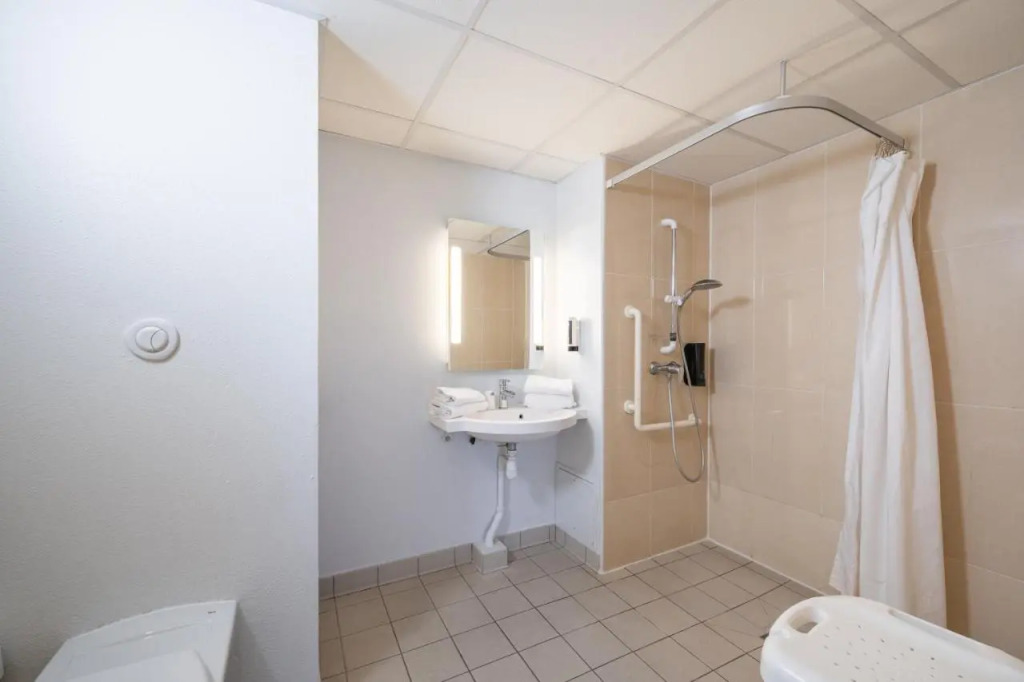 B&B HOTEL Saintes