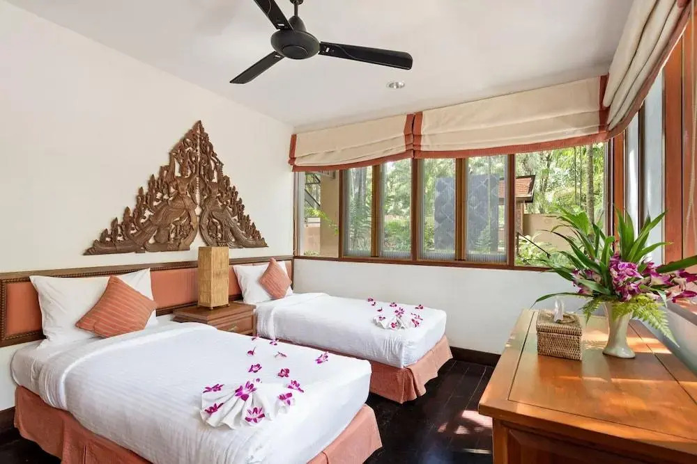 Villa Baan Hen 5 Bedroom Kata Beach