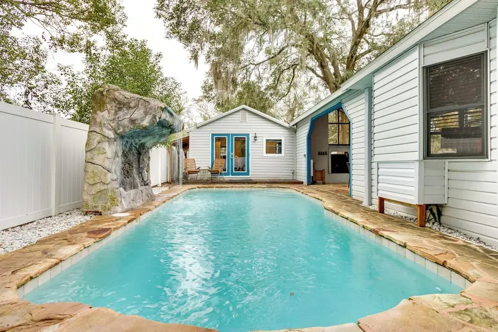 Mt Dora Couple's Retreat w/ Shared Pool!