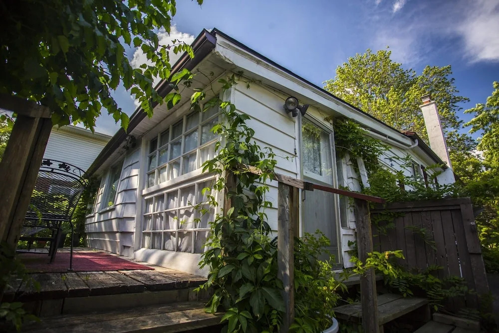 Niagara On The Lake Historic Rental Cottage