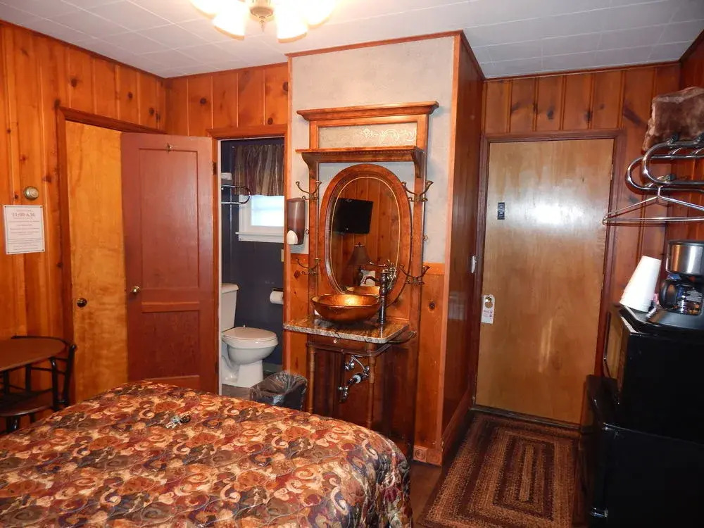 Brookside Motel