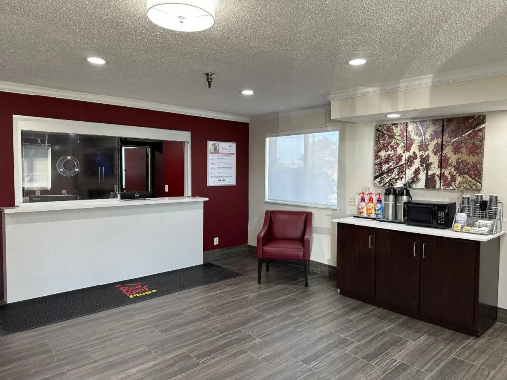 Red Roof Inn PLUS Belleville