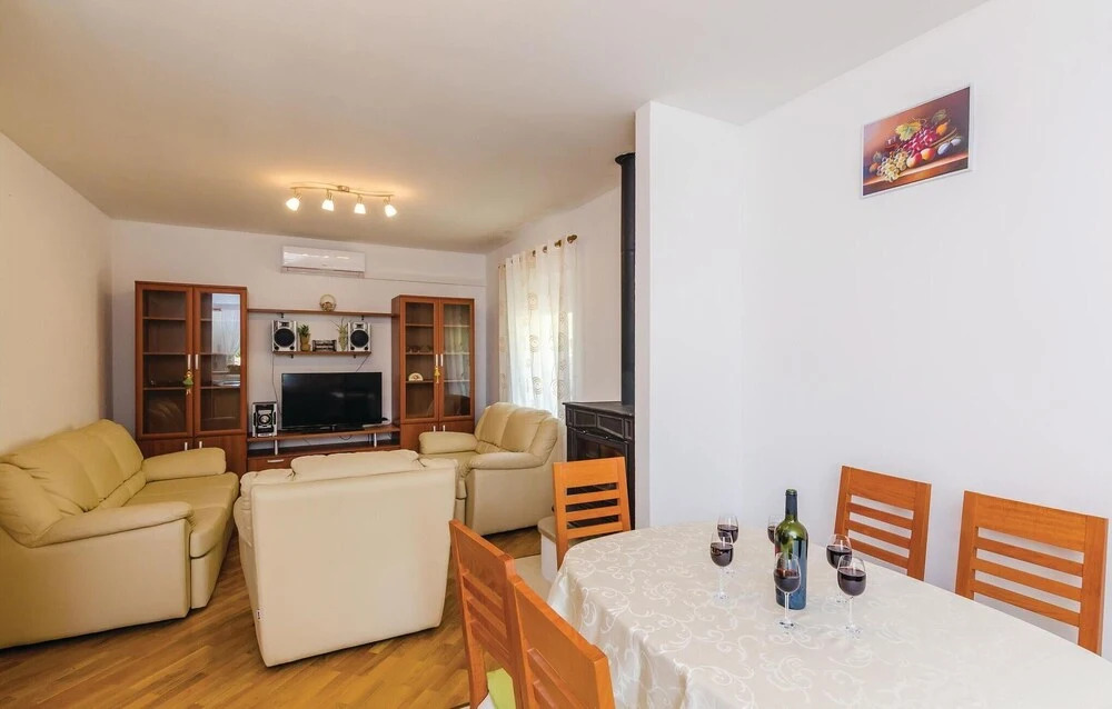 Stunning Home In Plat