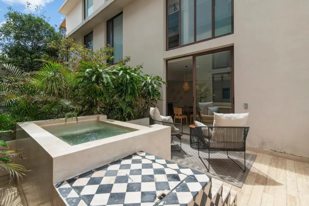205 Perfect Location 3 bedrooms Apartment