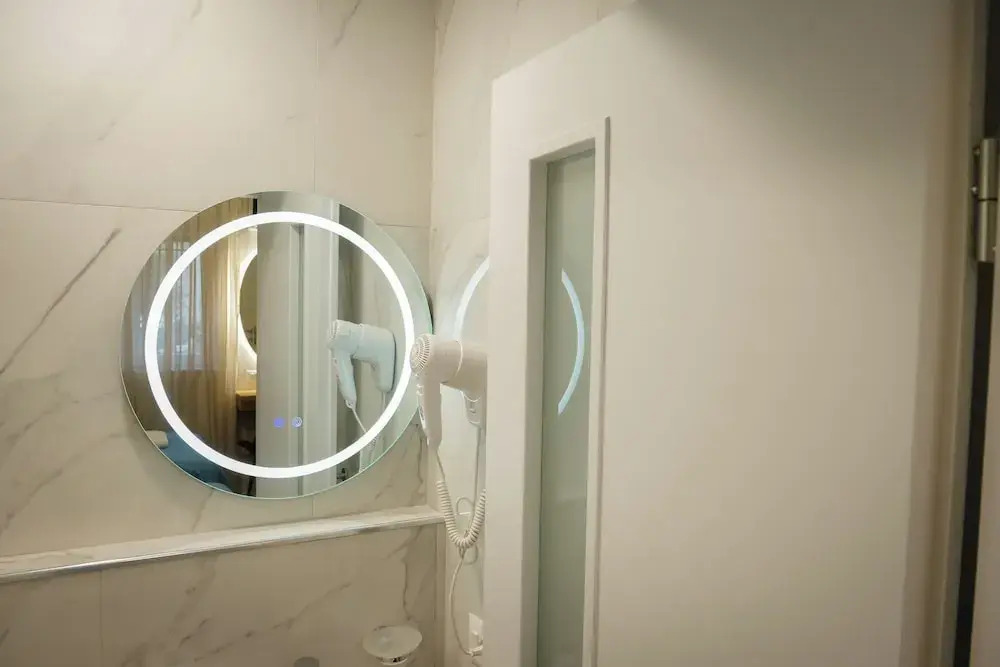 Petite Maison Hermes Center