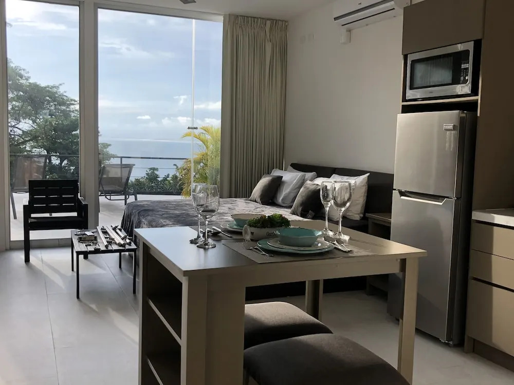 Vista Ocean Suites