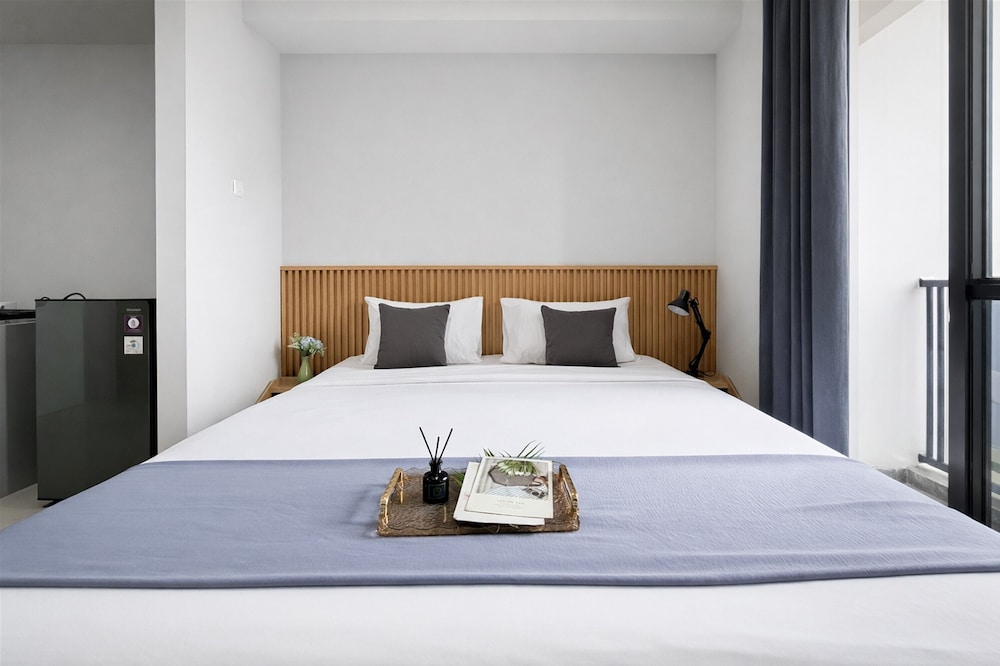 Restful Monochrome Studio At Apartment The Ayoma