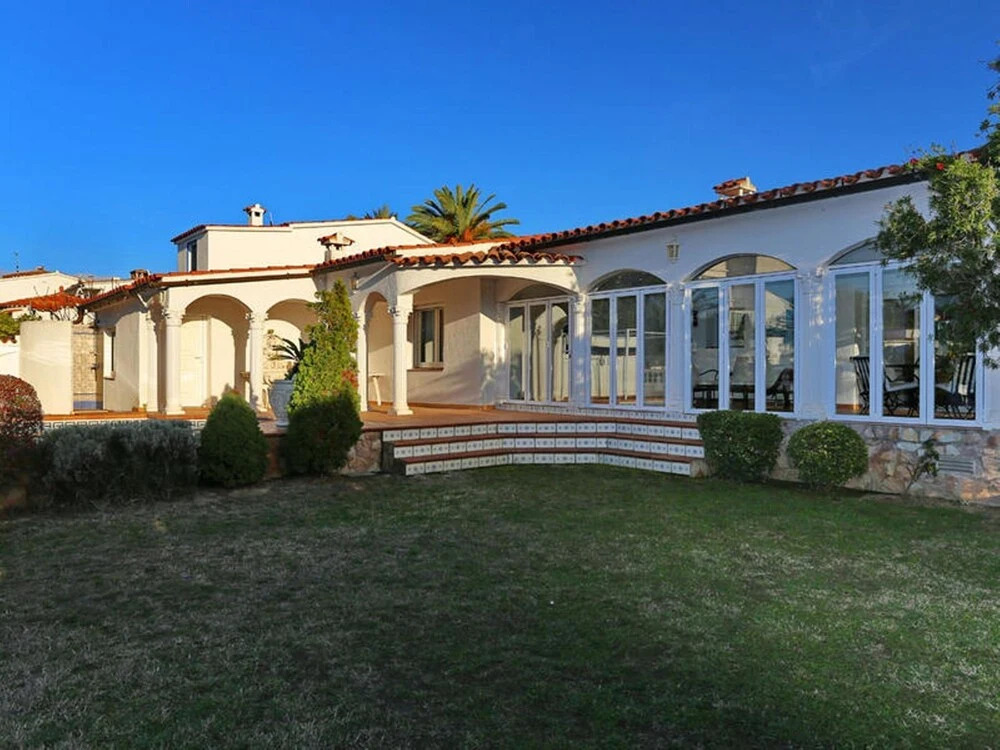 Luxurious Holiday Home in Empuriabrava With Private Pool