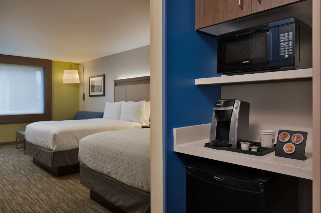 Holiday Inn Express & Suites - Portland Airport - Cascade Stn by IHG