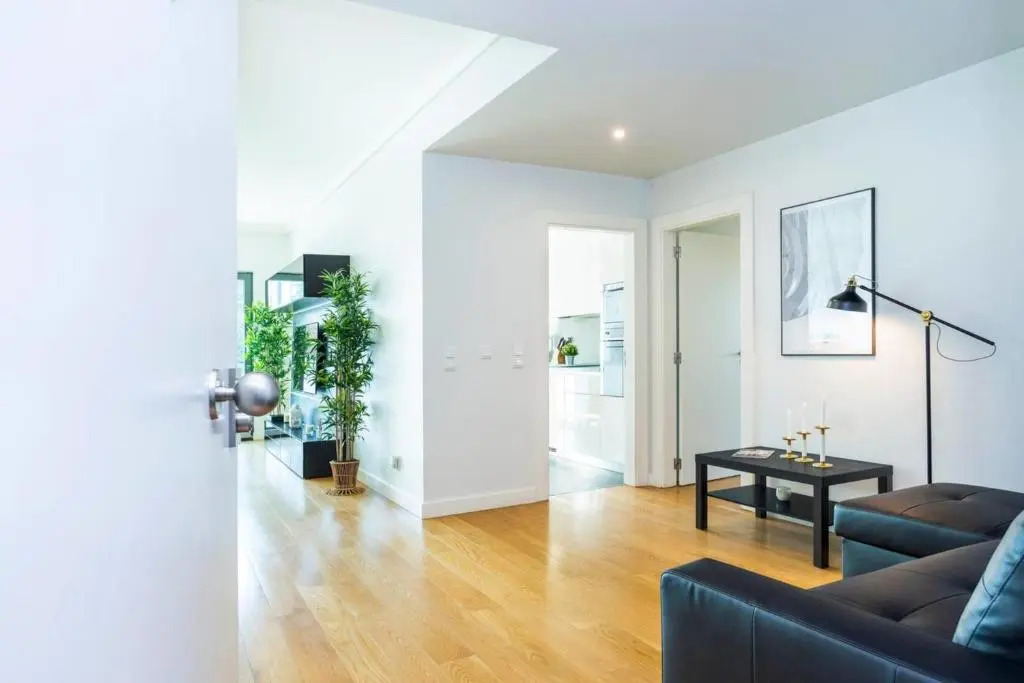 GuestReady - Spacious and Modern Campolide Family Apt Fits 6