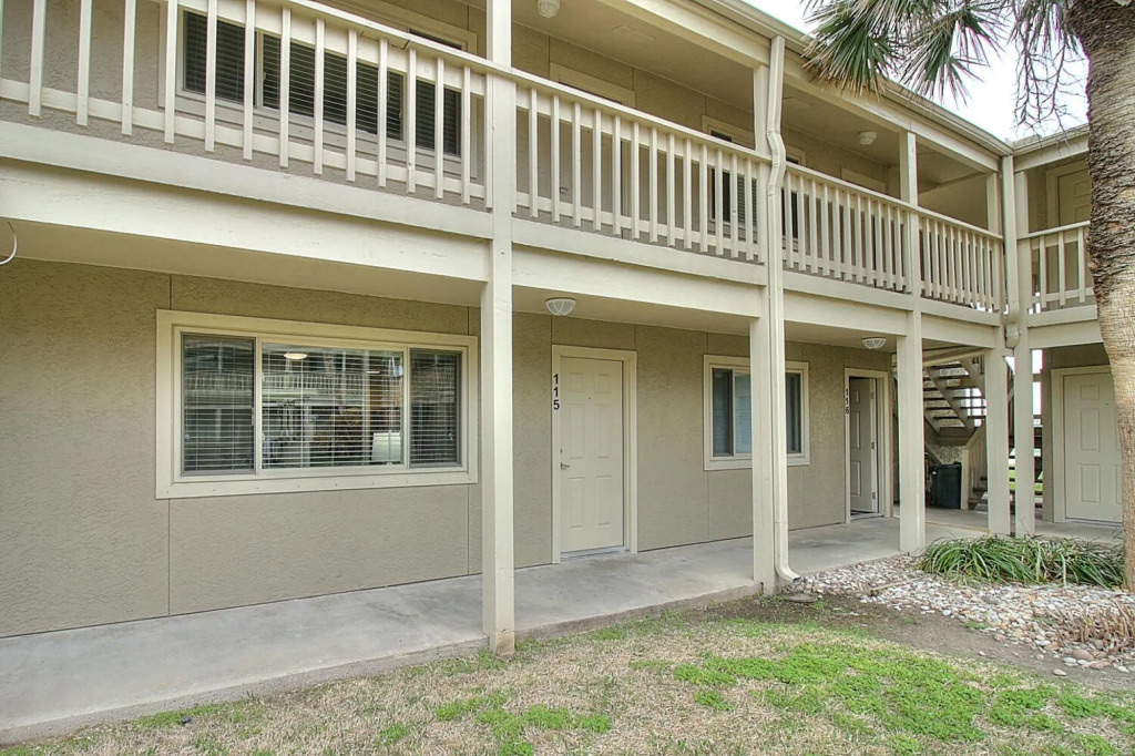Courtyard #115 in Port Aransas