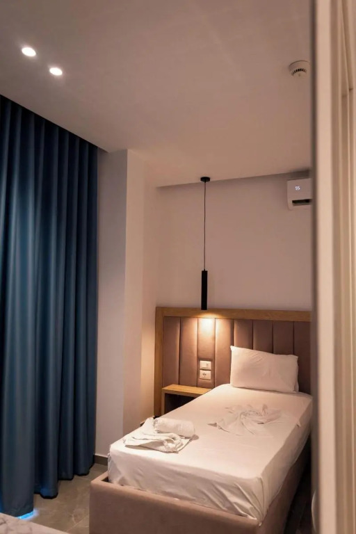 Hotel Monel