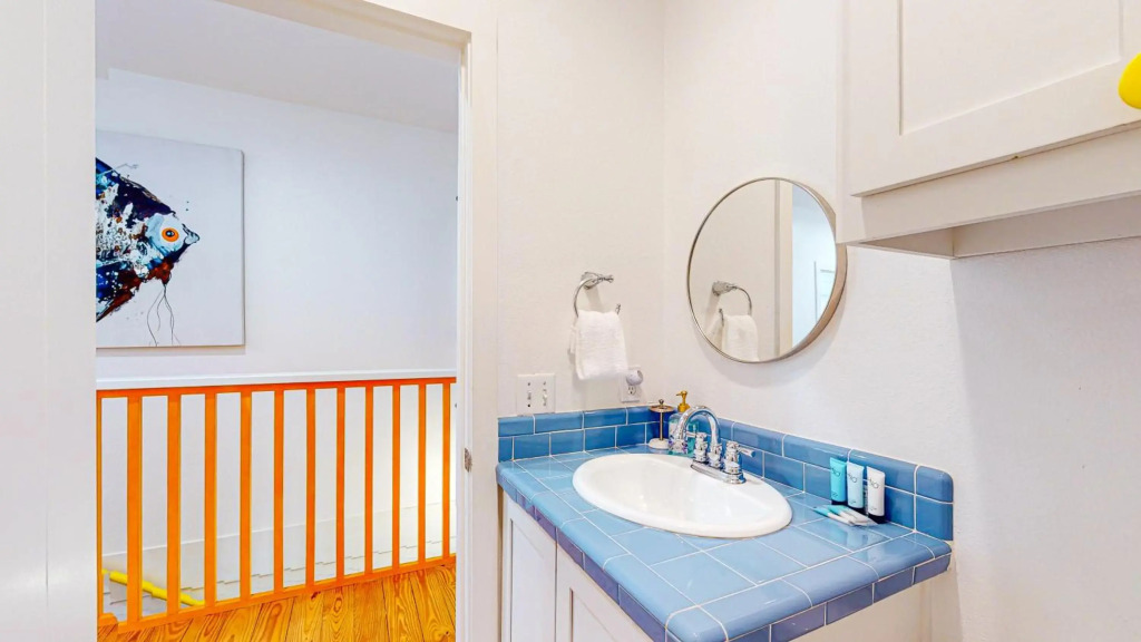 TP5 5BR Townhome, Shared Pool, In Town, Near Beach
