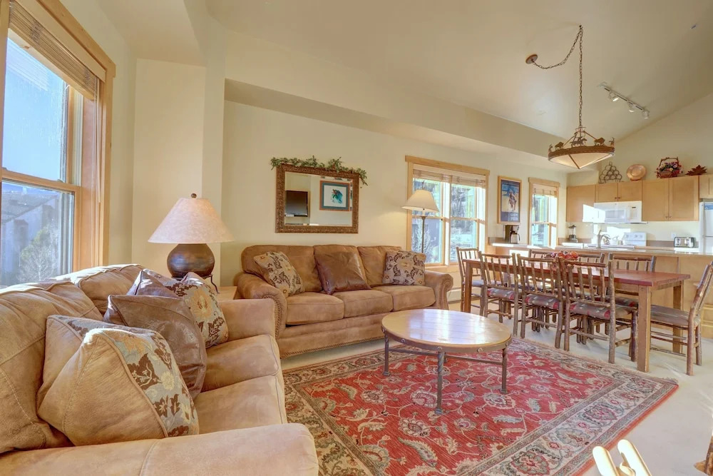Spacious Copper Springs Condo Surrounded by Beautiful Views - CS431 by Redawning