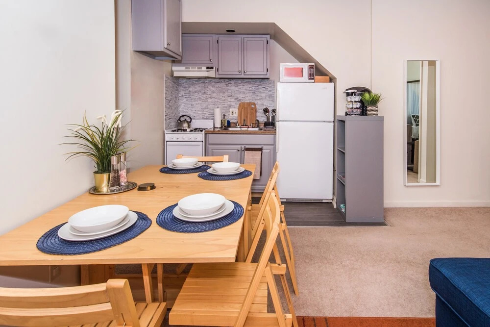 CH2 & CH3 - Fully Furnished Spacious Oasis Dog-friendly 2BR Capitol Hill