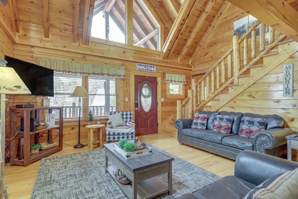 Family Haven w/ Hot Tub! 5 Mi to Dtwn Pigeon Forge