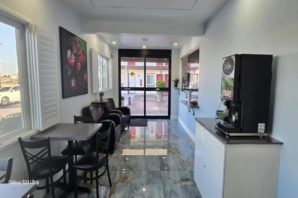 Hotel Avenida Victorville I 15
