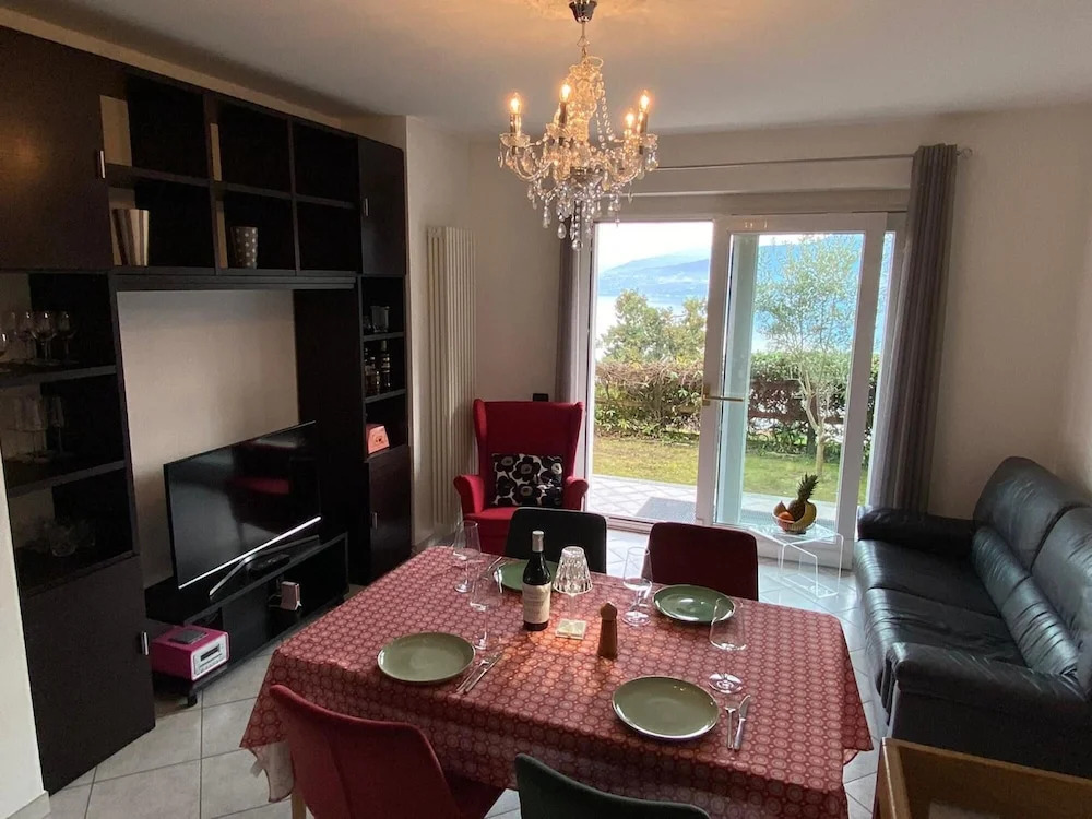 Doris Apartment With Lake View in Ghiffa