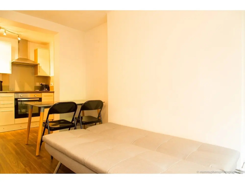 Peaceful Contemporary Kemptown 1 BD Near the Beach