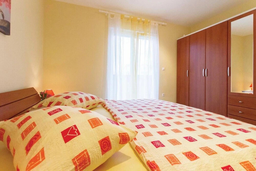 Beautiful Home in Palit With 4 Bedrooms and Wifi