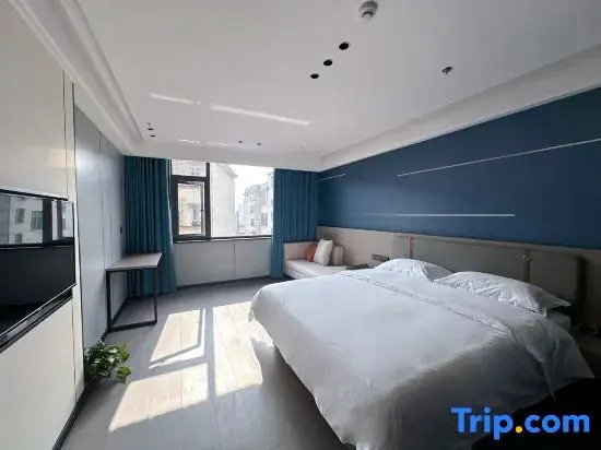 Violet Hotel