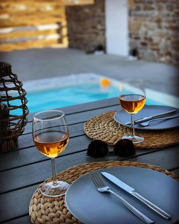 PARIAN WHITE LUXURY APARTMENTS