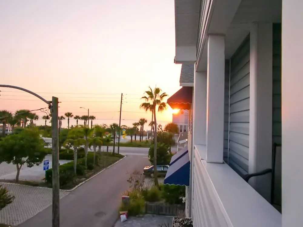 Sunset Beach House by Vtrips