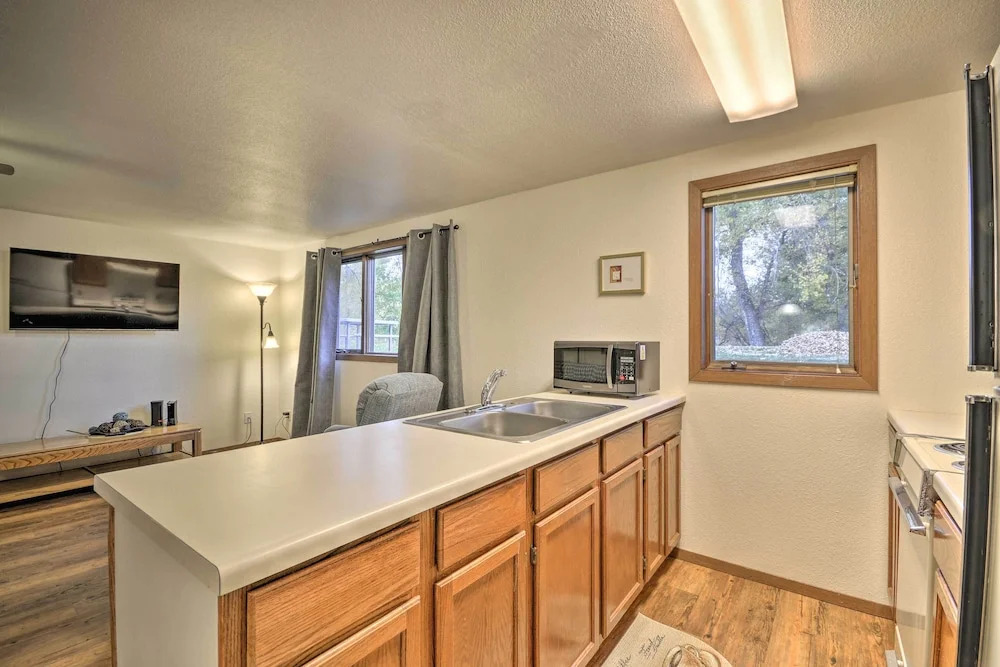 Charming Columbus Apt Along Yellowstone River