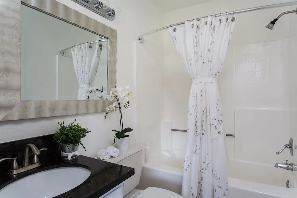 Extravagant Hollywood Cosmo Suites
